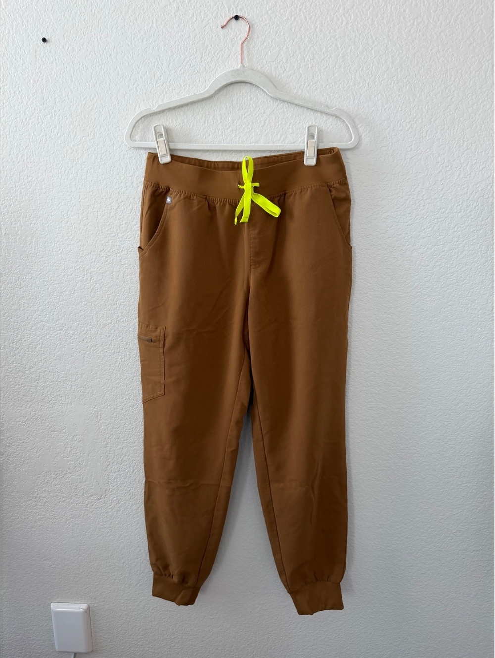 FIGS scrubs earth brown extremes collection Zamora jogger bottoms Size M